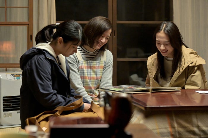 蒔田彩珠、鈴木京香、清原果耶 (C)NHK