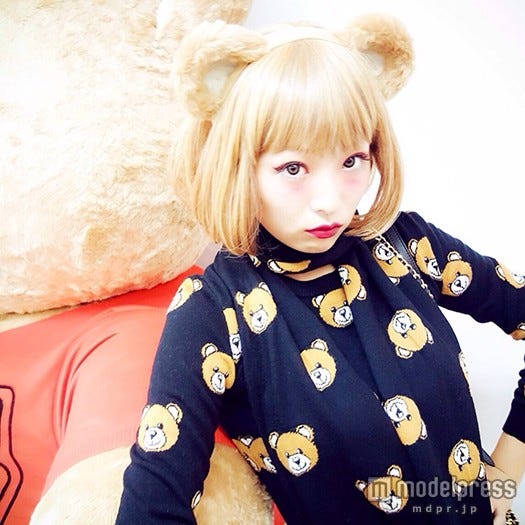 斉藤夏海×Moschino/Instagram「#月刊なつぅみ」より(画像提供:所属事務所)