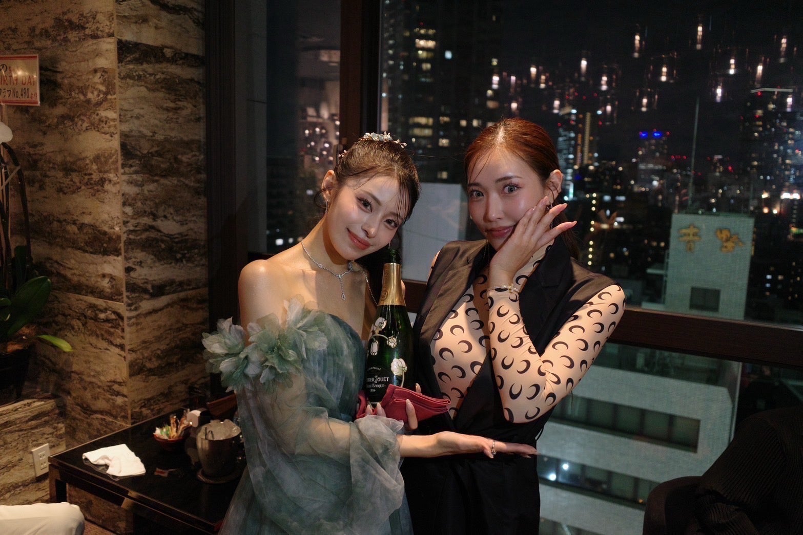 りの「FABRIC LOUNGE TOKYO」、とも（提供写真）