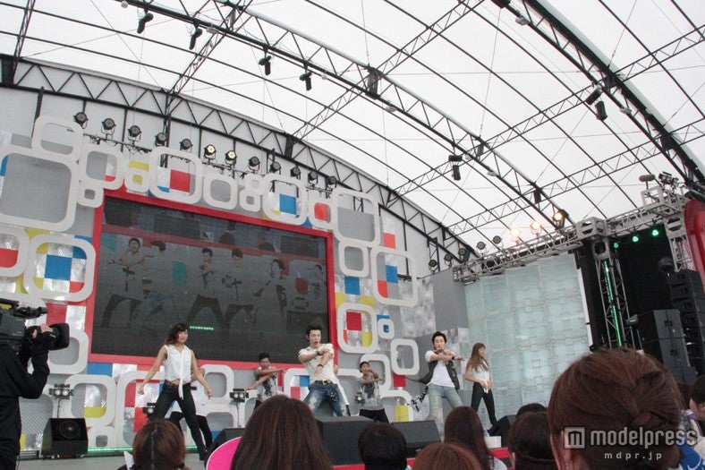 クールなダンスパフォーマンスに熱狂