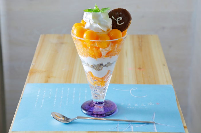 メロンパフェ1,250円／画像提供：ニトリパブリック