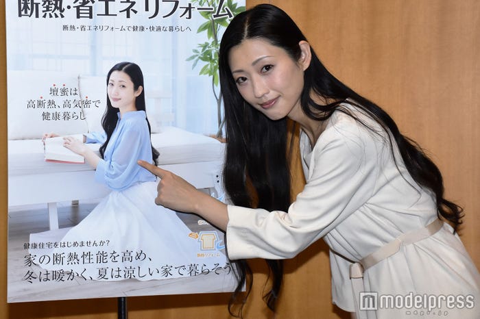 唯一透けている場所を説明する壇蜜(C)モデルプレス