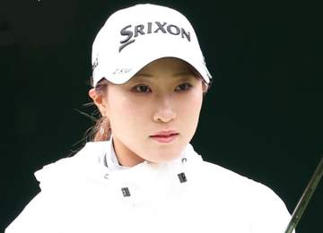 「うわぁ、カッコいい」 人気女子ゴルファー 独高級SUVと2ショ投稿「これからツアーを一緒に駆け回りたい」 SNS「広くて、使い勝手よさそうですね～」