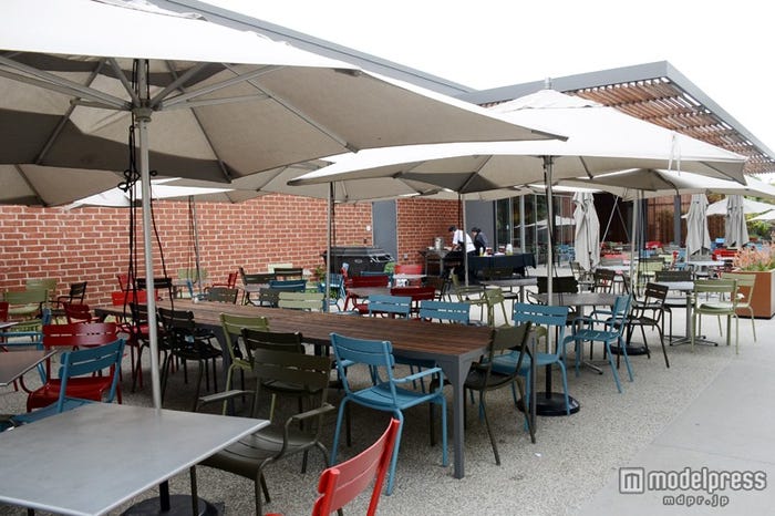 開放感のあるテラス席でリフレッシュ