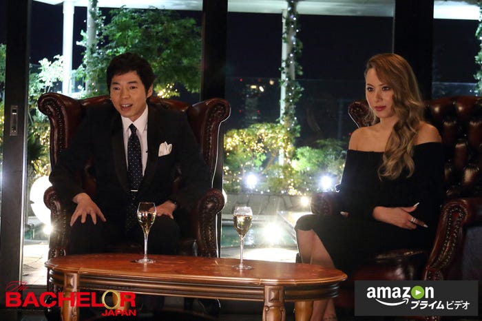 今田耕司(左)とスタジオトークを繰り広げた道端アンジェリカ(C)2016 Warner Bros. International Television Production Limited. Allrights reserved.(C)YD Creation All rights reserved