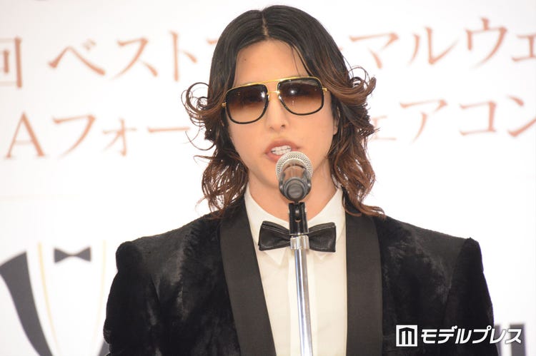 Roland 俺が一途になるには世の中の女性がキレイすぎる と名言で沸かす 3年連続受賞で殿堂入り モデルプレス Roland 俺が一途になるには世の中の女性がキレイすぎる と名言で沸かす 3年連続受賞で殿堂入り モデルプレス