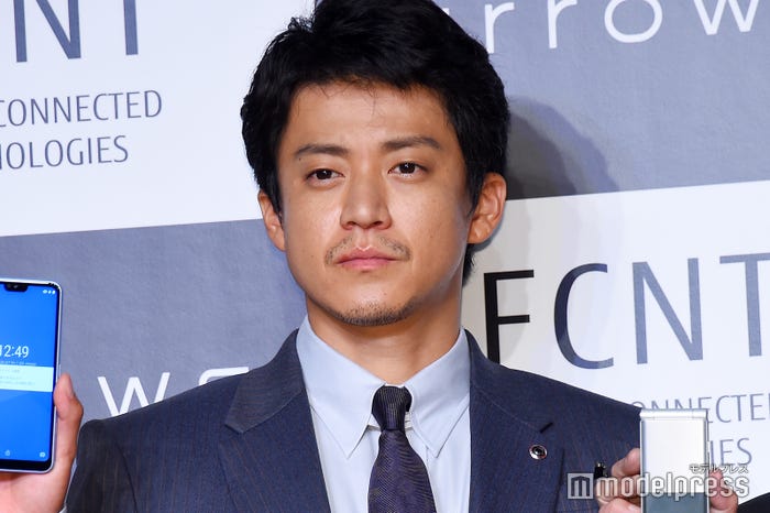 小栗旬(C)モデルプレス