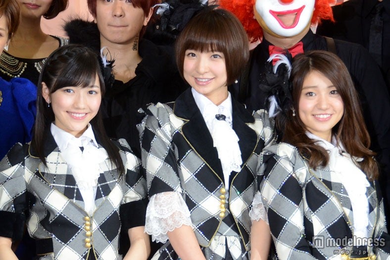 AKB48の（左から）渡辺麻友、篠田麻里子、大島優子