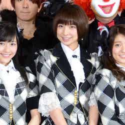 AKB48の（左から）渡辺麻友、篠田麻里子、大島優子