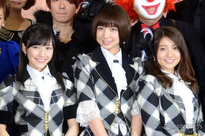 AKB48の(左から)渡辺麻友、篠田麻里子、大島優子