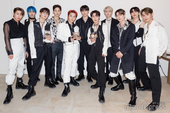 JO1/(左から)川尻蓮、大平祥生、豆原一成、佐藤景瑚、川西拓実、鶴房汐恩、河野純喜、白岩瑠姫、金城碧海、木全翔也、與那城奨(C)モデルプレス