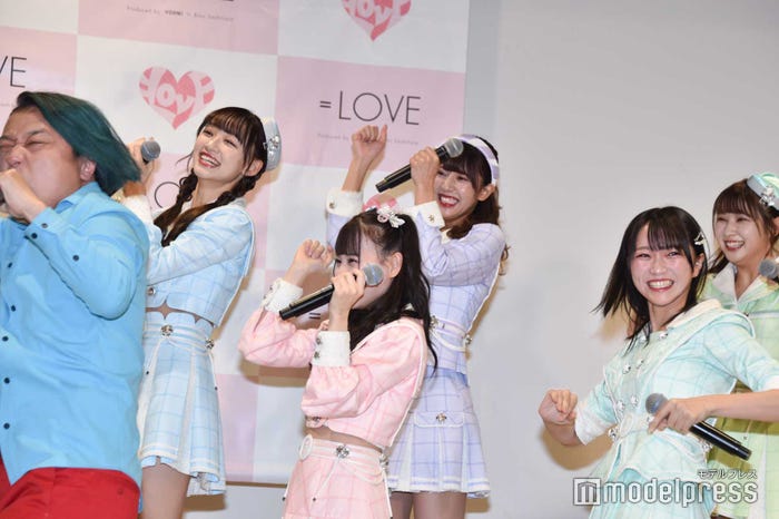 永野とともに全力で「ラッセン」ネタをする=LOVE (C)モデルプレス