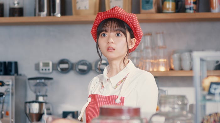 齋藤飛鳥/新TVCM「営業さん、交渉する」篇より(提供写真)