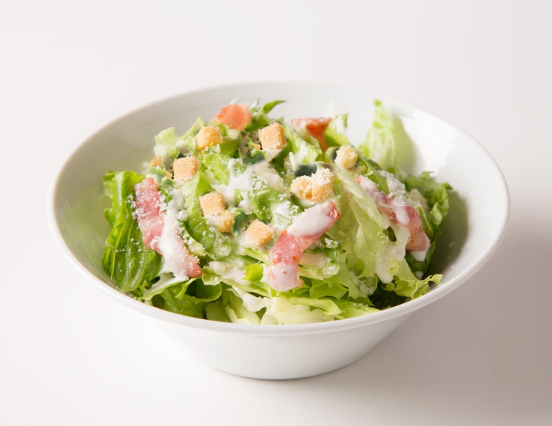 シーザーサラダ380円（C）2017 SANRIO CO., LTD.