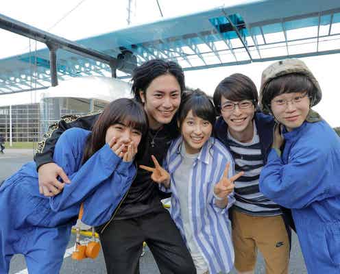 土屋太鳳「まだ飛んでいたい」間宮祥太朗・高杉真宙らとクランクアップに感無量<コメント到着>