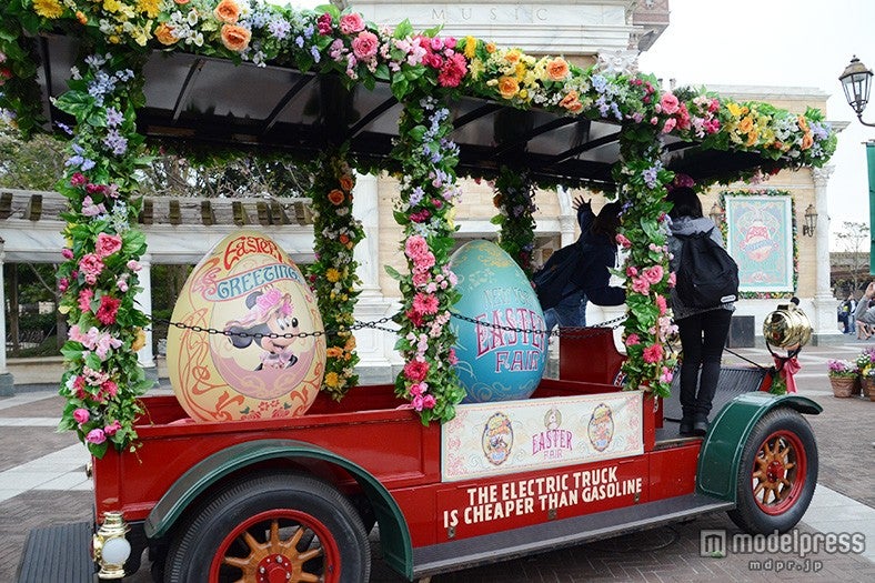 クラシックカーもイースター仕様に