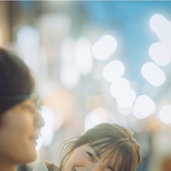 岡崎紗絵、有名脚本家が描き下ろしたフォトラブストーリーに「夜の公園や歩道橋のシーンは特にドキドキ!」