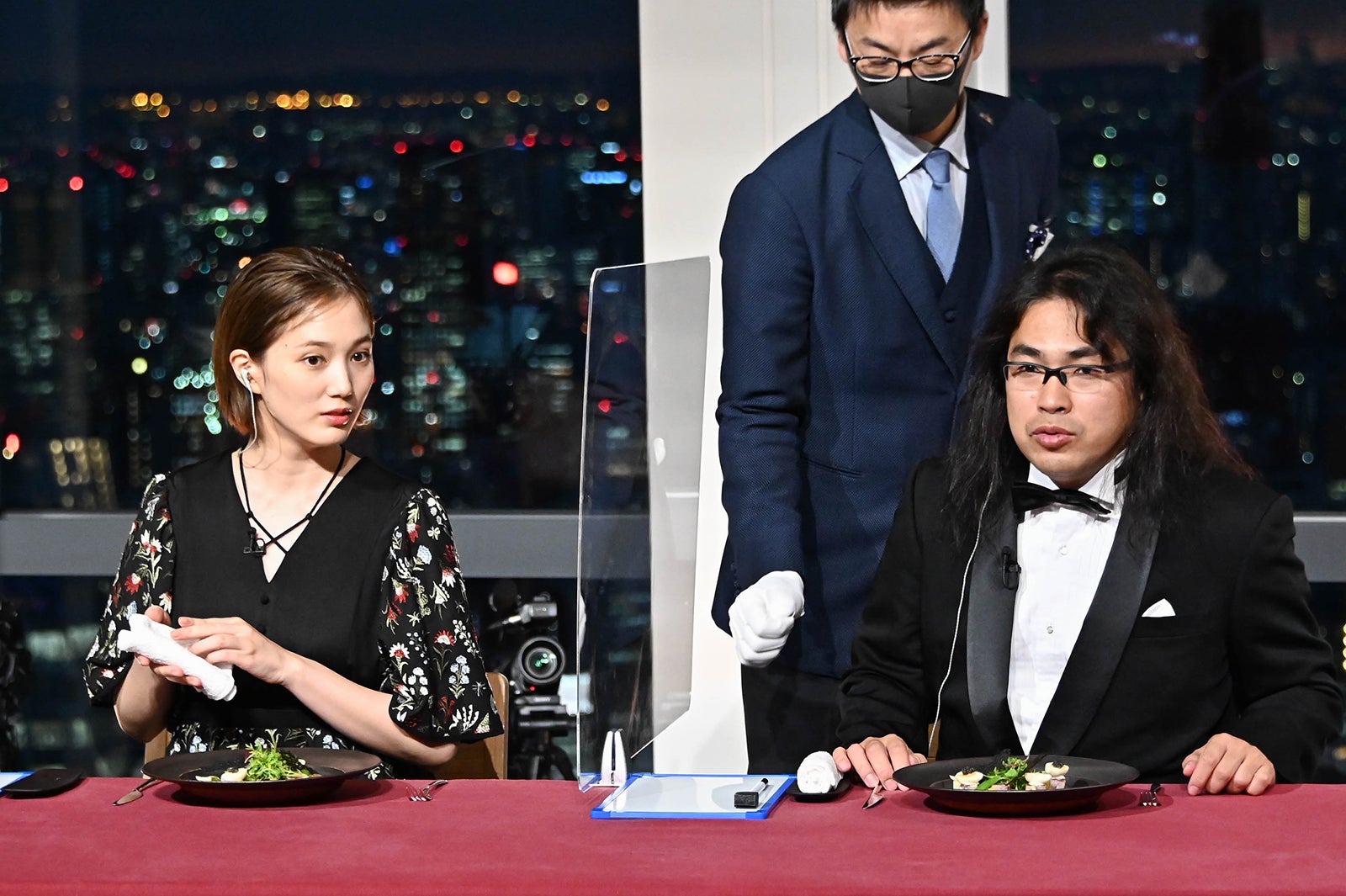 本田翼、中岡創一（C）TBS