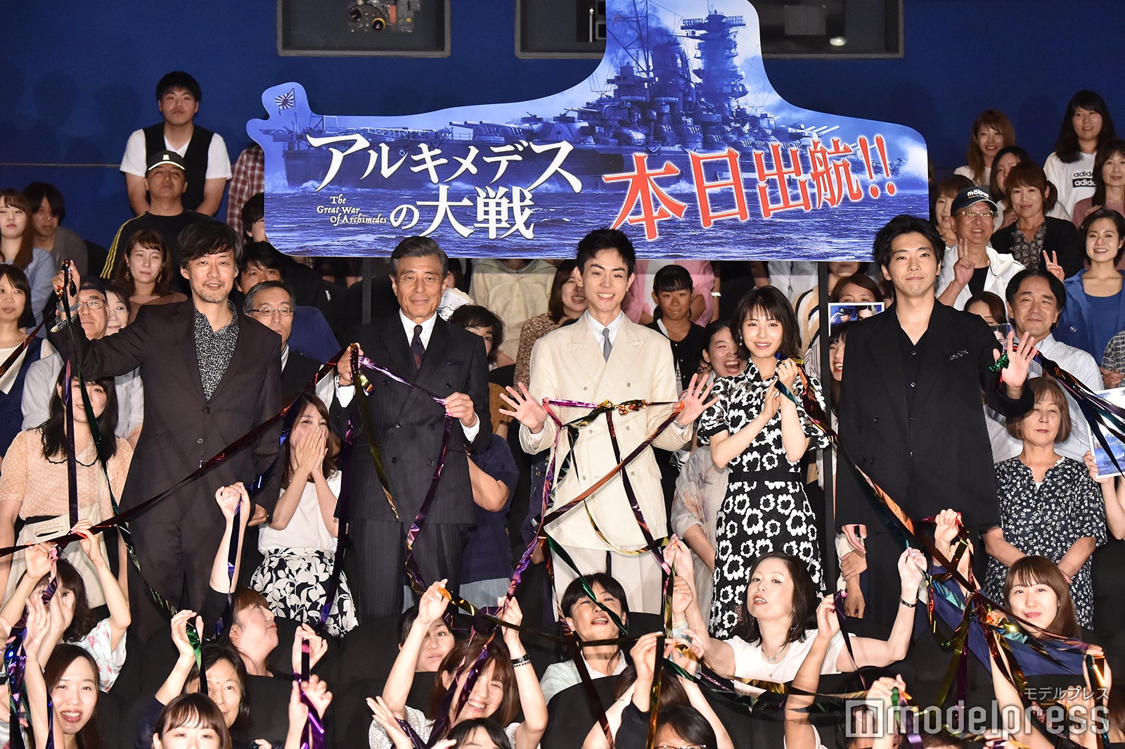 （左から）山崎貴監督、舘ひろし、菅田将暉、浜辺美波、柄本佑（C）モデルプレス