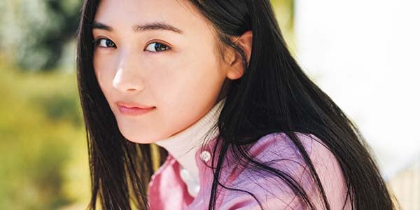 櫻坂46山崎天、春らしいピンクシャツ姿＆クールなセットアップ姿で
