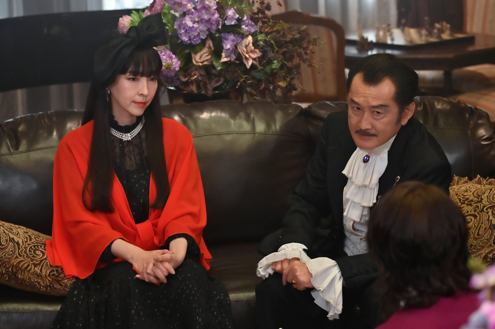 麻生久美子、吉田鋼太郎「unknown」第8話より（C）テレビ朝日