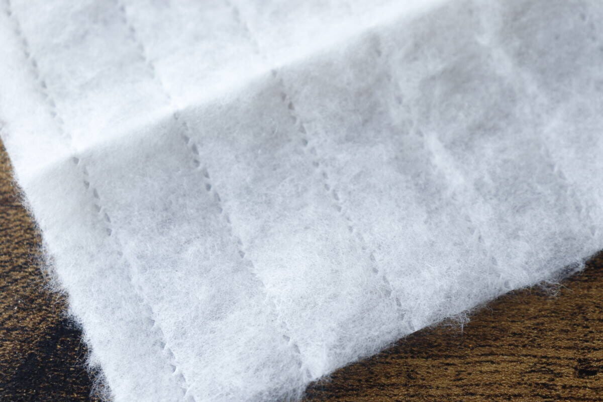 ふわふわとした厚みのある白いドライシートの繊維の接写 ふわふわとした厚みのある白いドライシートの繊維の接写