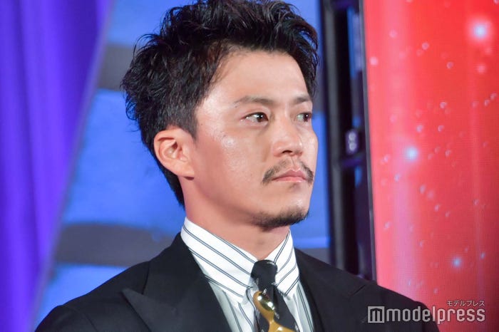 小栗旬(C)モデルプレス