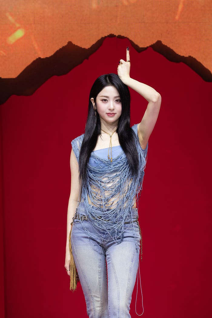 ユンジン/LE SSERAFIM(P)&(C)SOURCE MUSIC