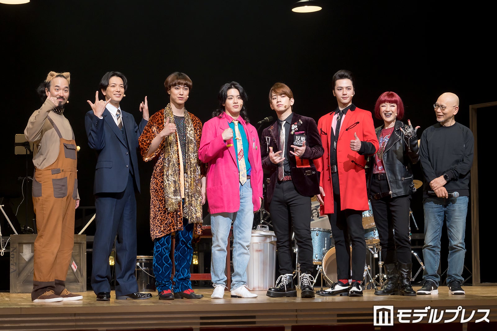 （左から）内河啓介、瀬戸祐介、櫻井佑樹、ISSEI、佐藤友祐、相原一心、しゅはまはるみ、鈴木勝秀氏（C）モデルプレス