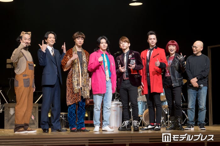 (左から)内河啓介、瀬戸祐介、櫻井佑樹、ISSEI、佐藤友祐、相原一心、しゅはまはるみ、鈴木勝秀氏(C)モデルプレス