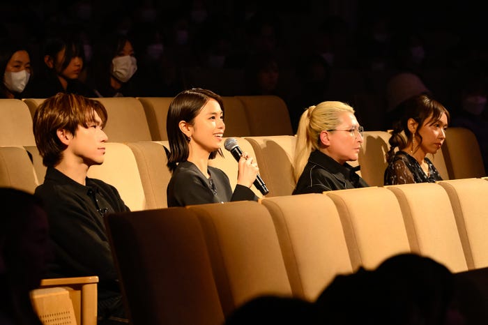 NAOTO、佐藤晴美ら「ガルバト -GIRLS BATTLE AUDITION-」(C)日本テレビ