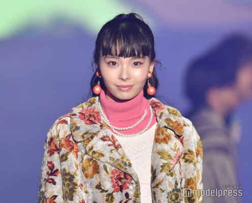 川口ゆりな、派手ゴブラン柄ジャケット&大ぶりピアスで華やか<TGC しずおか>