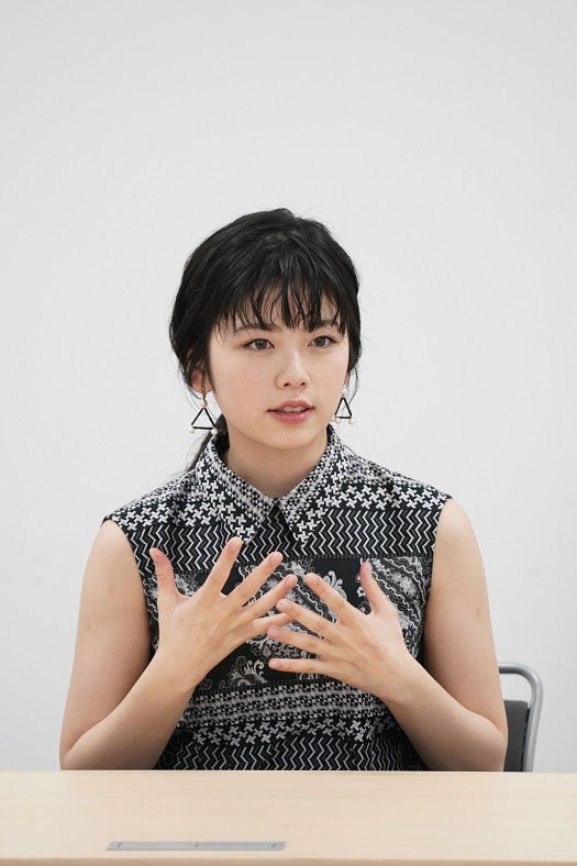 小芝風花 裏の世界で生きる 謎の女 に初挑戦 ウエイトレス姿も披露 新 ミナミの帝王 モデルプレス 小芝風花 裏の世界で生きる 謎の女 に初挑戦 ウエイトレス姿も披露 新 ミナミの帝王 モデルプレス