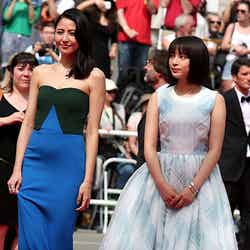 「第68回カンヌ国際映画祭」（左から）長澤まさみ、広瀬すず（C）2015 Getty Images