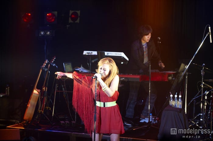 圧倒的な歌唱力で会場を熱狂の渦に巻き込んだJAMOSA