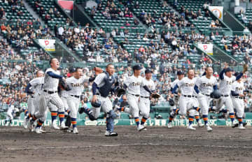 石橋貴明、母校・帝京の逆転勝利に「校歌で涙」と歓喜投稿 甲子園勝利は15年ぶり