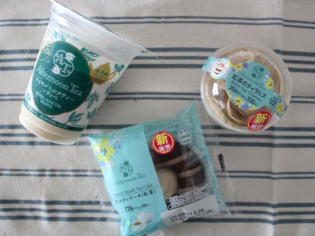 チルドスイーツは、紅茶フレーバーの生カヌレケーキとティラミスの2品