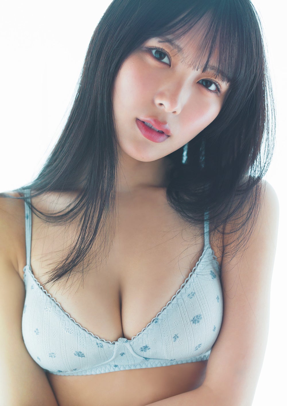 ≒JOY逢田珠里依、ランジェリー姿でふんわり美バスト披露