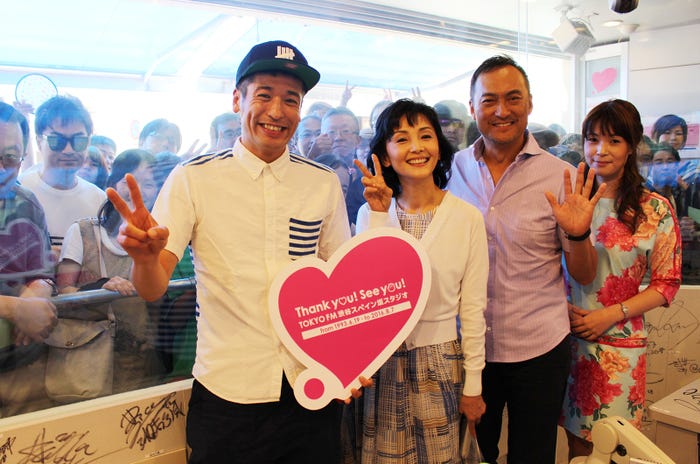 (左から)佐藤隆太、南果歩、渡辺謙、古賀涼子TOKYO FMアナウンサー