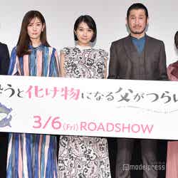 （左から）片桐健滋監督、ともさかりえ、松本穂香、渋川清彦、今泉佑唯（C）モデルプレス