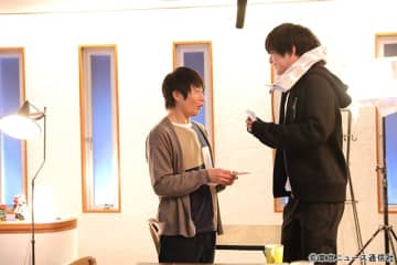 おっさんずラブ In The Sky 配信オリジナルドラマの撮影に潜入 千葉さん 戸次さんが急接近 成瀬 四宮の恋の目的地は モデルプレス