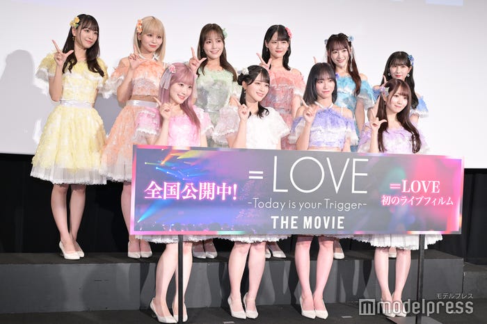 =LOVE(後列左から)瀧脇笙古、大場花菜、諸橋沙夏、高松瞳、音嶋莉沙、山本杏奈(前列左から)齋藤樹愛羅、佐々木舞香、野口衣織、大谷映美里(C)モデルプレス