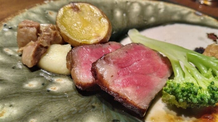 メインを彩る道産牛のロースト