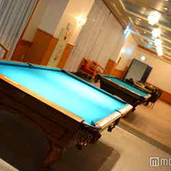 ビリヤード台(C)モデルプレス