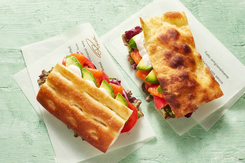 フォカッチーノ サーモン＆アボカド／直焼きフォカッチーノ サーモン＆アボカド持ち帰り価格：1,129円 店内価格：1,150円／画像提供：スターバックス コーヒー ジャパン