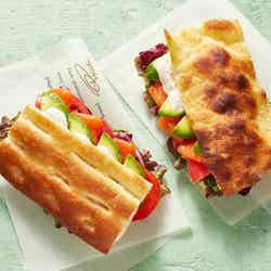 フォカッチーノ サーモン&アボカド/直焼きフォカッチーノ サーモン&アボカド持ち帰り価格:1,129円 店内価格:1,150円/画像提供:スターバックス コーヒー ジャパン