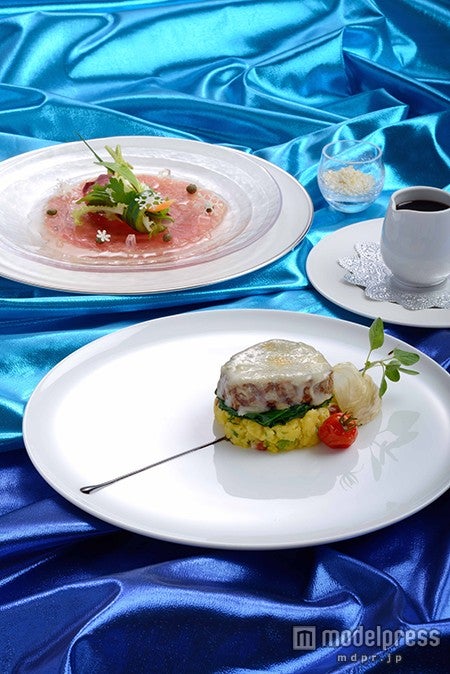 「オチェーアノ」ディナーコースの一部（C）Disney