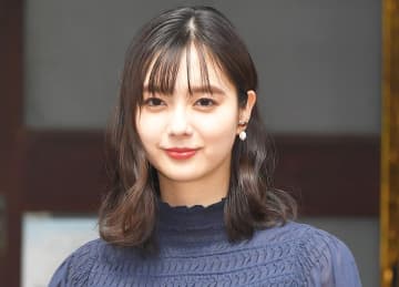 「撃ち抜かれる美しさ」新川優愛 フードすっぽり散歩姿に「愛おしすぎる」「本日も女神」