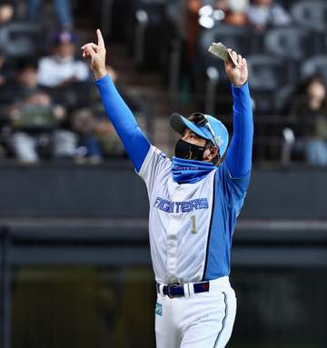 日本ハム「ブルドッグ炸裂」にSNS沸く 解説者も「久しぶりに成功したの見た」 新庄監督「山田コーチに感謝」