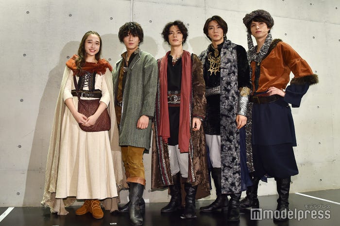 白本彩奈、猪野広樹、塩野瑛久、長妻怜央、小南光司(C)モデルプレス